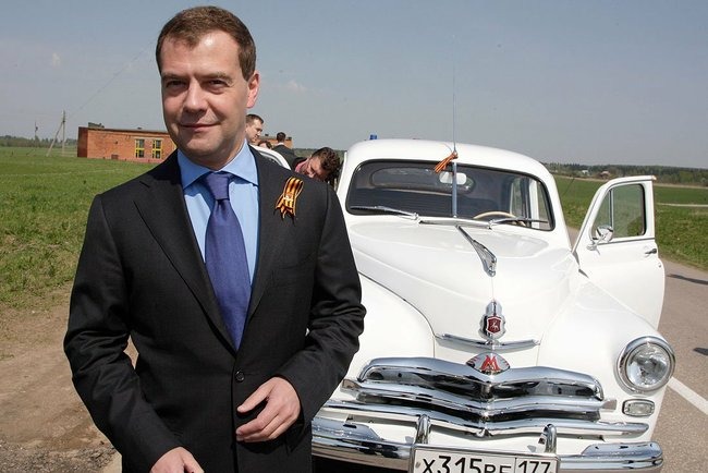 Медведев и авто